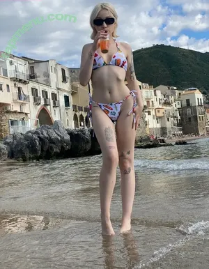  nude photo #0002