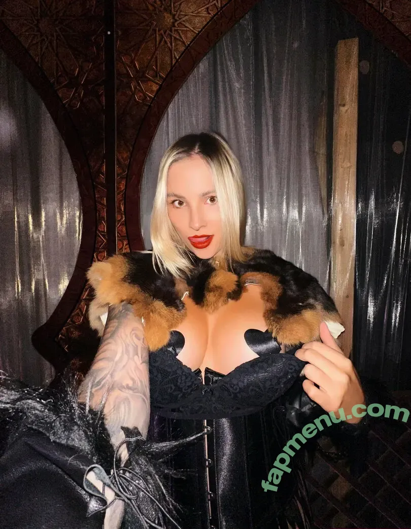 herzblutmadlofficial nude photo #0028 (herzblutmadl)