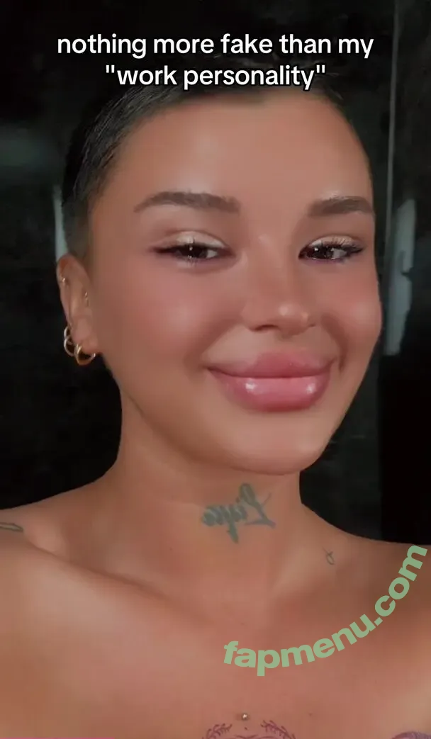 Hilal Çilek nude photo #0003 (Hilal Çilek)
