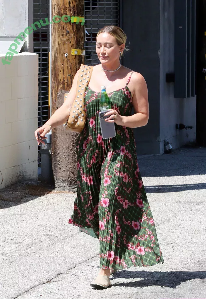 Hilary Duff nude photo #0951 (hilaryduff / kylanharv)