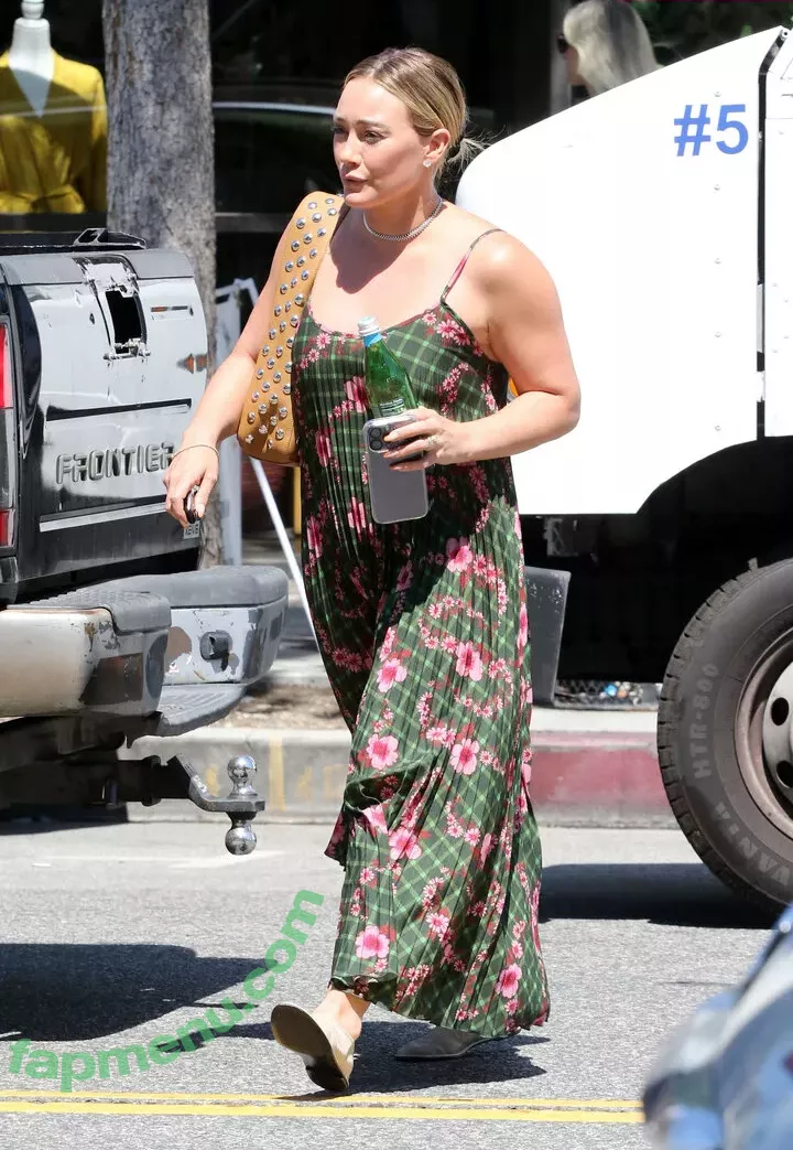 Hilary Duff nude photo #0952 (hilaryduff / kylanharv)