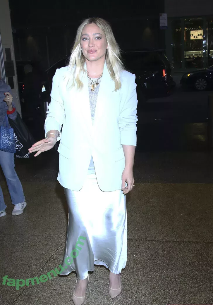 Hilary Duff nude photo #0961 (hilaryduff / kylanharv)