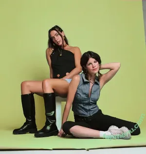 Hinds / hindsband nude photo #0024
