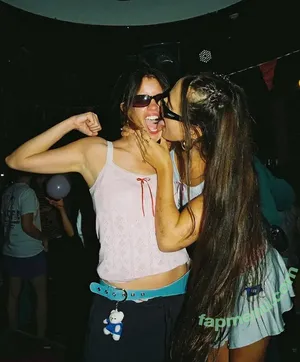 Hinds / hindsband nude photo #0025