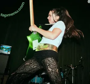Hinds / hindsband nude photo #0030