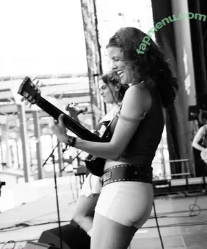Hinds / hindsband nude photo #0033