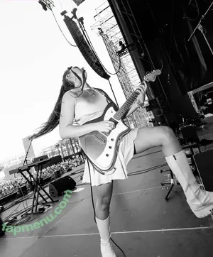 Hinds / hindsband nude photo #0035