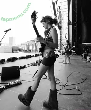 Hinds / hindsband nude photo #0052