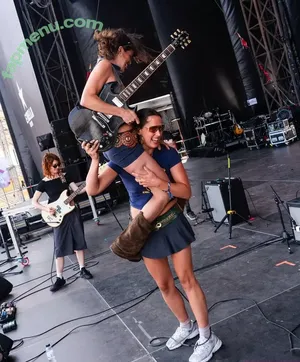 Hinds / hindsband nude photo #0053
