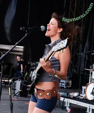 Hinds / hindsband nude photo #0054