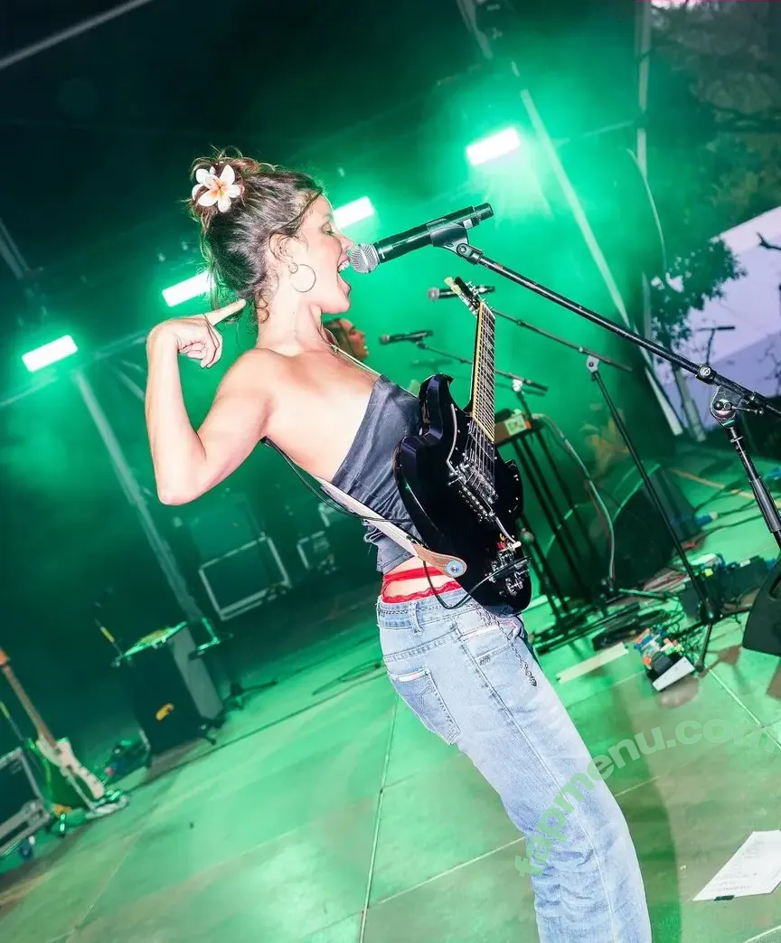 Hinds nude photo #0064 (hindsband)
