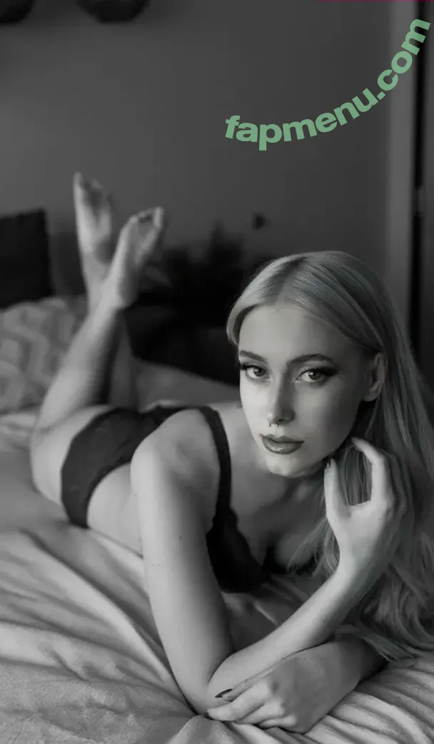 Holly Halen nude photo #0002 (Hannahhollyla / Holly Von Halen / holly777666 / misshollyallen)