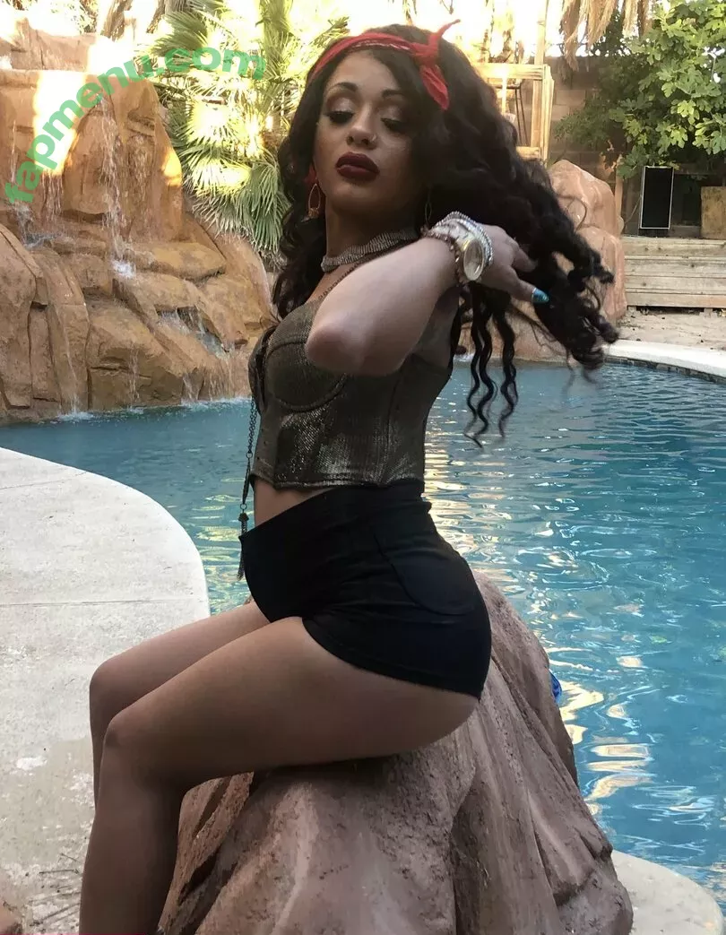 Holly Hendrix nude photo #0133 (hollyhendrix_ / hollyhendrixofficial)