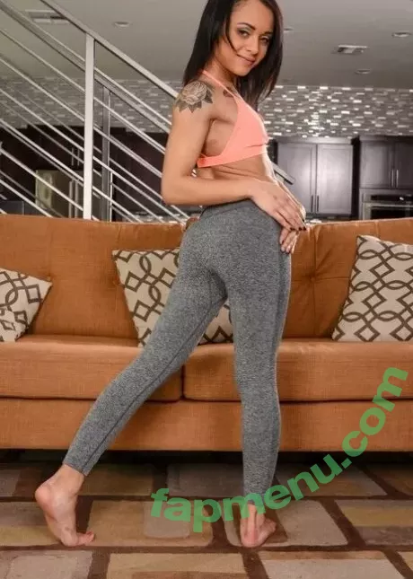 Holly Hendrix nude photo #0233 (hollyhendrix_ / hollyhendrixofficial)