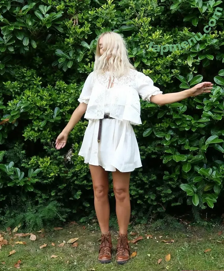 Holly Willoughby nude photo #0679 (hollywilloughby)