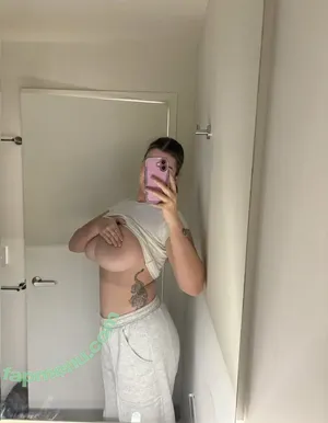 Holybribrii / Big Titty Aussie / holybri / holybribri nude photo #0016