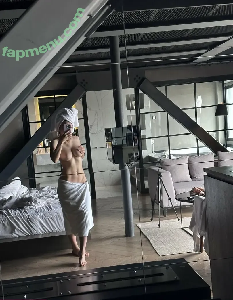 holylolly nude photo #0003 (_holylolly_ / hollyloly)
