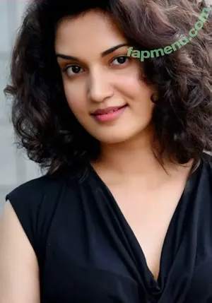 Honey Rose / honeyroseinsta nude photo #0029