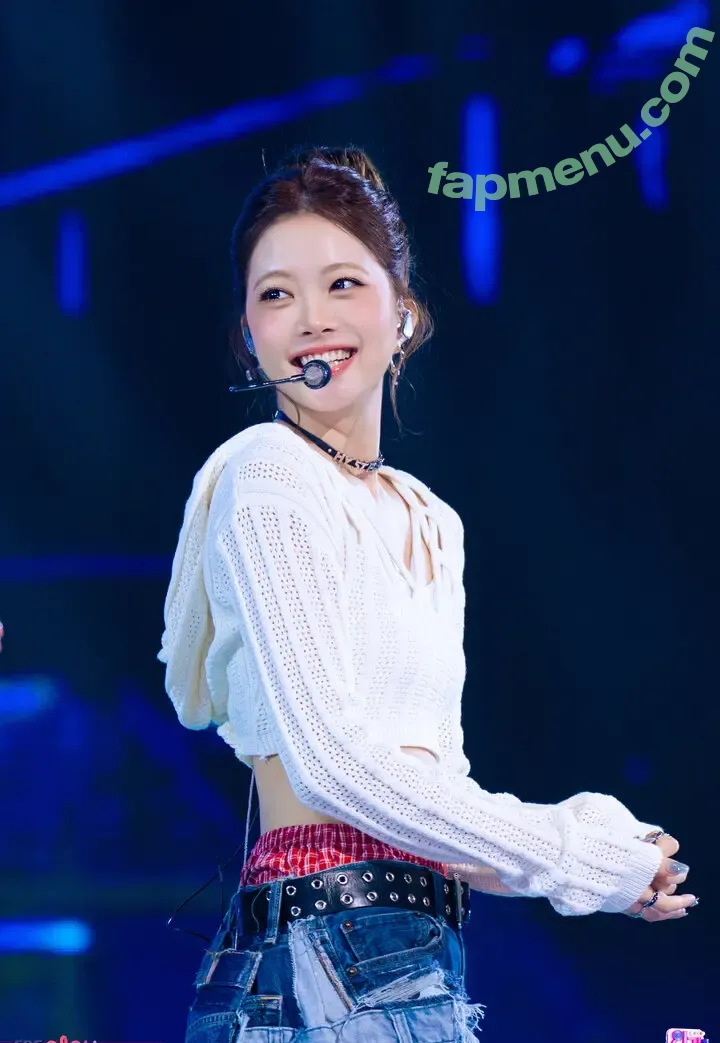 Hong Eunchae 홍은채 nude photo #0045 (LESSERAFIM / hhh.e_c.v)