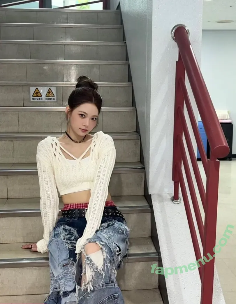 Hong Eunchae 홍은채 nude photo #0055 (LESSERAFIM / hhh.e_c.v)