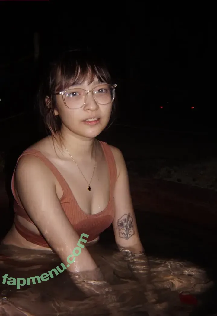 hooleeyah nude photo #0001 (Juju / Julia Henares / hooleeyah_)