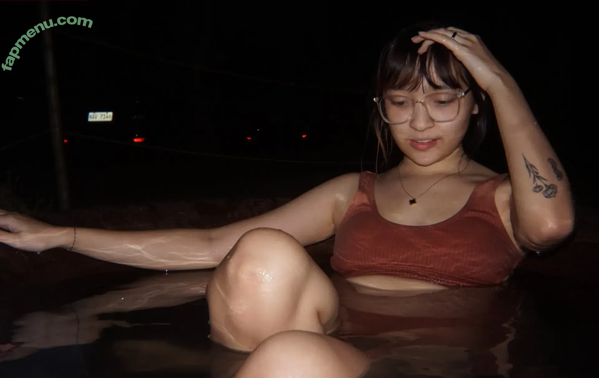 hooleeyah nude photo #0003 (Juju / Julia Henares / hooleeyah_)