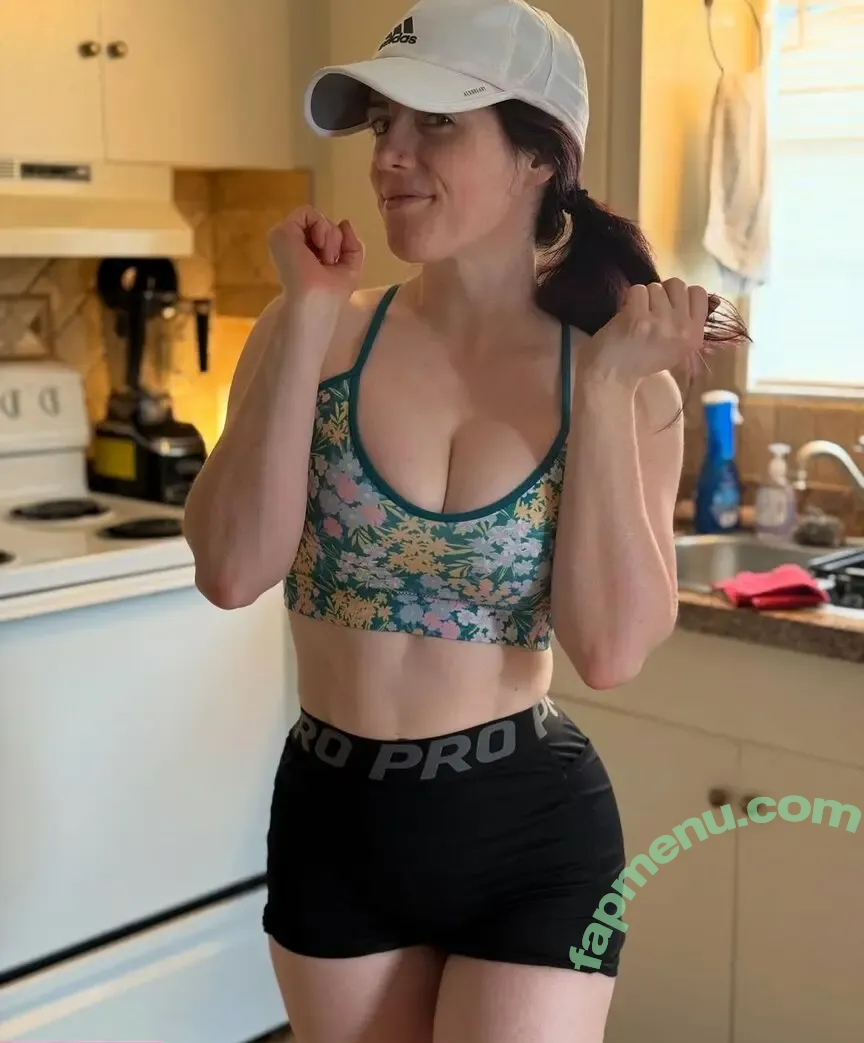 hopwiggle nude photo #0021 (bustyciara)