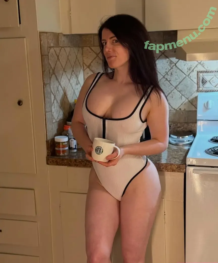 hopwiggle nude photo #0024 (bustyciara)