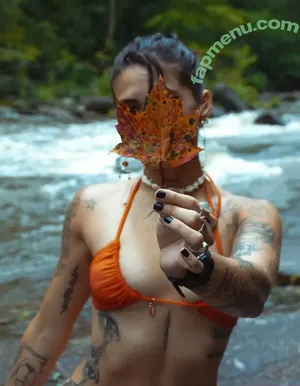 Horngryland nude photo #0022
