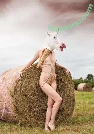  nude photo #0001
