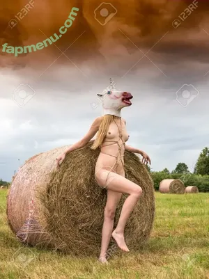  nude photo #0002