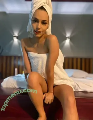 i.emily / emrata nude photo #0012