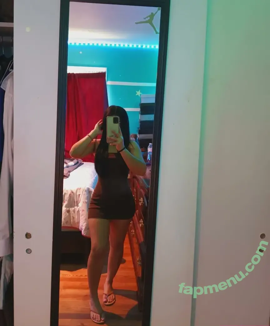 iam.stphi nude photo #0005 (iam.rubya / stephany amaya)