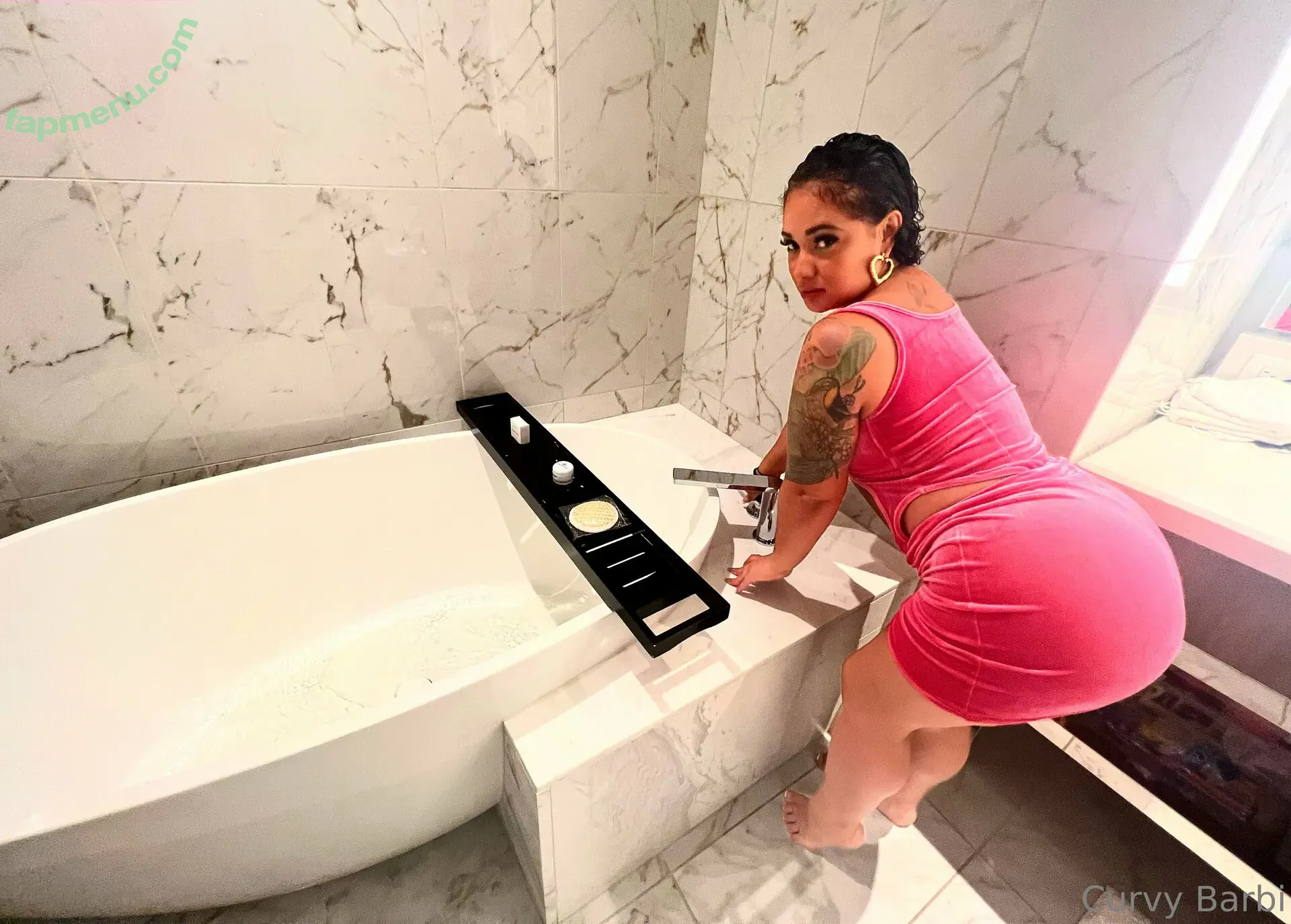 iamcurvybarbi nude photo #0004 (iamcurvybarbi)
