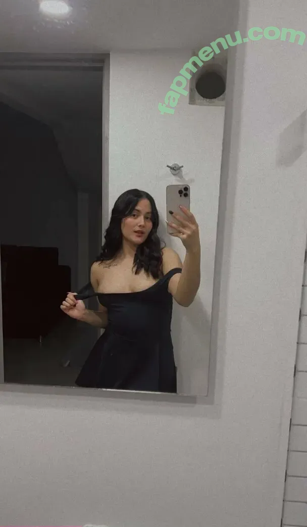 iamqueenjaii nude photo #1058 (iamqueenolizia)