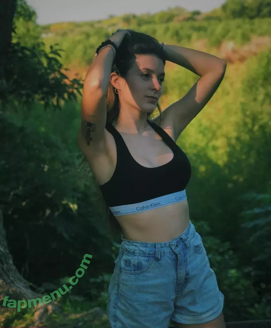 Iara Castagno nude photo #0006 (iaracastagno)