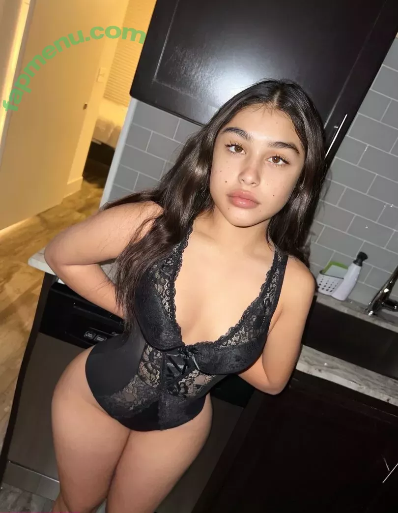 Iiluvava_ nude photo #0029 (Isabelapremium3 / iluvavaa1)