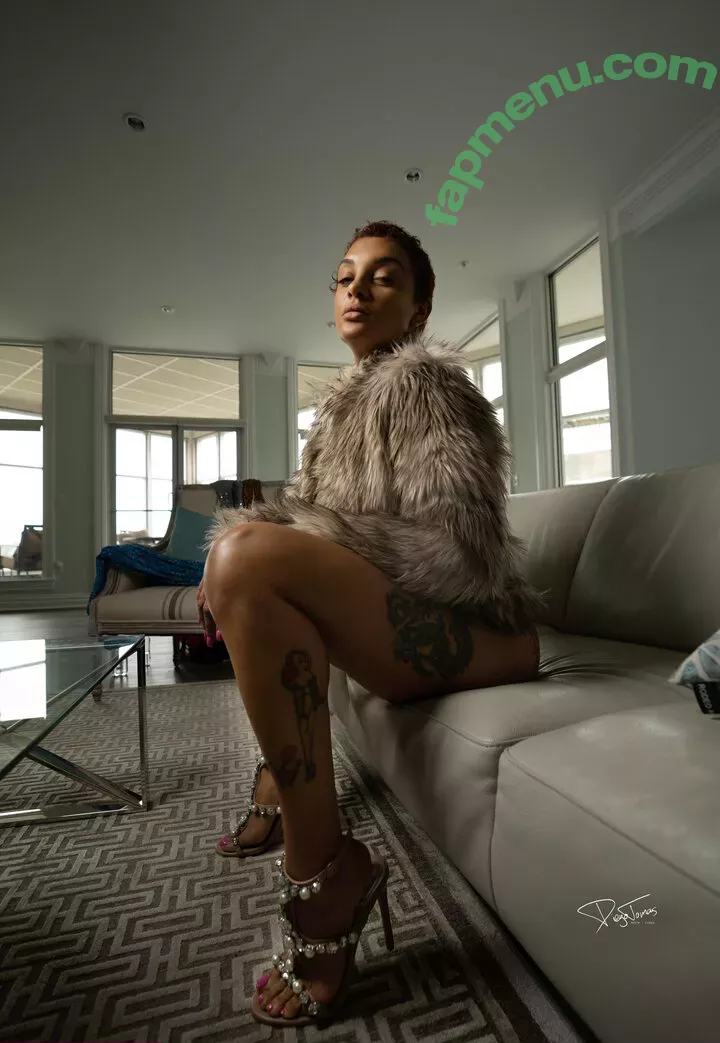 iitsleahtho nude photo #0020 (iitsleahtho)