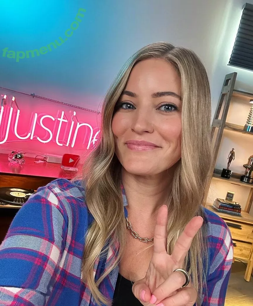 iJustine nude photo #0224 (Justine Ezarik)