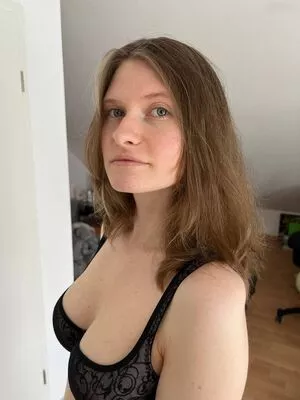 InaSilja nude photo #0009