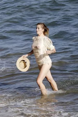 Ireland Baldwin / chloebaldwin... / irelandirelandireland nude photo #0075
