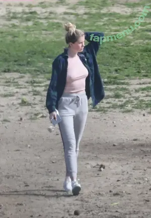 Ireland Baldwin / chloebaldwin... / irelandbasingerbaldwin nude photo #0631