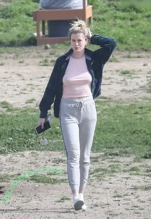 Ireland Baldwin / chloebaldwin... / irelandbasingerbaldwin nude photo #0633