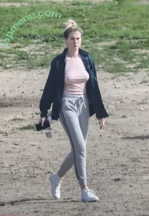 Ireland Baldwin / chloebaldwin... / irelandbasingerbaldwin nude photo #0636
