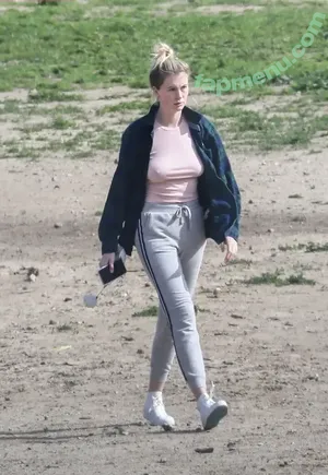 Ireland Baldwin / chloebaldwin... / irelandbasingerbaldwin nude photo #0638