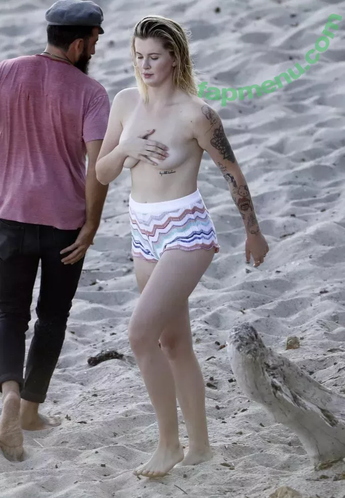 Ireland Baldwin nude photo #0078 (chloebaldwin... / irelandirelandireland)