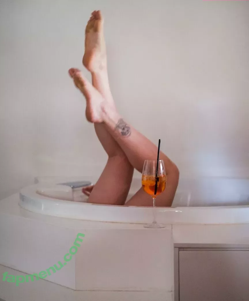 Ireland Baldwin nude photo #0120 (chloebaldwin... / irelandirelandireland)
