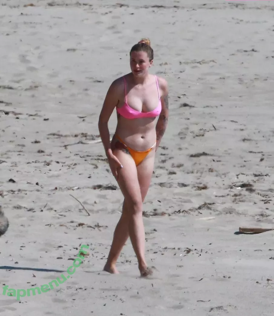 Ireland Baldwin nude photo #0136 (chloebaldwin... / irelandirelandireland)