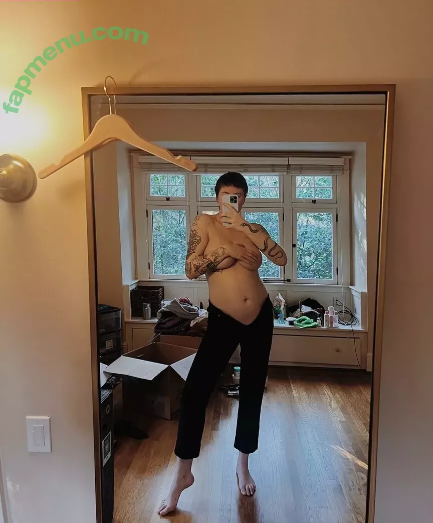 Ireland Baldwin nude photo #0161 (chloebaldwin... / irelandirelandireland)