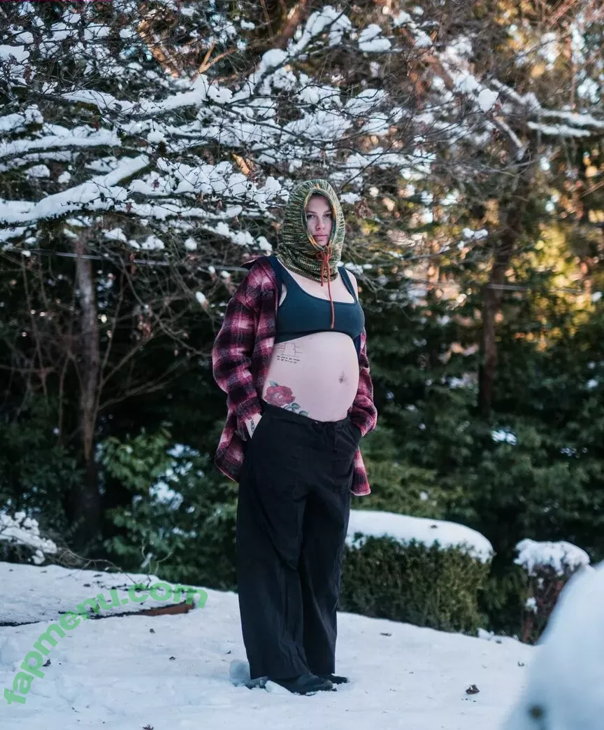 Ireland Baldwin nude photo #0171 (chloebaldwin... / irelandirelandireland)